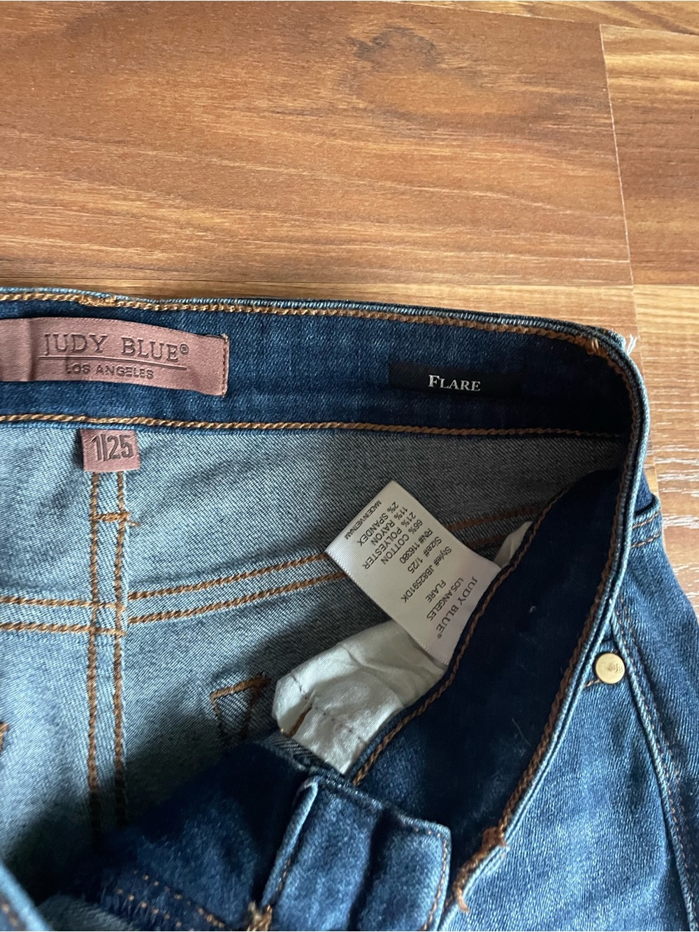 Judy Blue High Waist Classic Contrast Wash Flare Jeans Non Distressed 1 / 25 - Picture 3 of 6